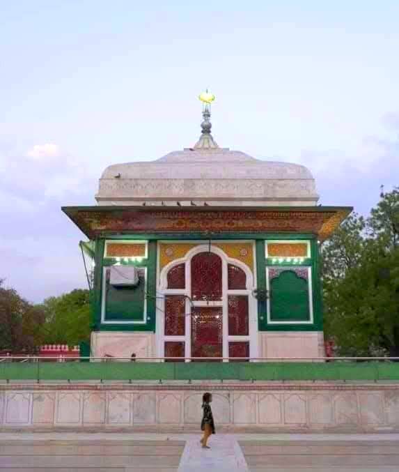 Hazrat Mian Mir Tomb Lahore